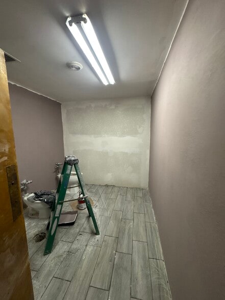 More Photos Of 5824 Doniphan Dr, El Paso Freestanding For Sale