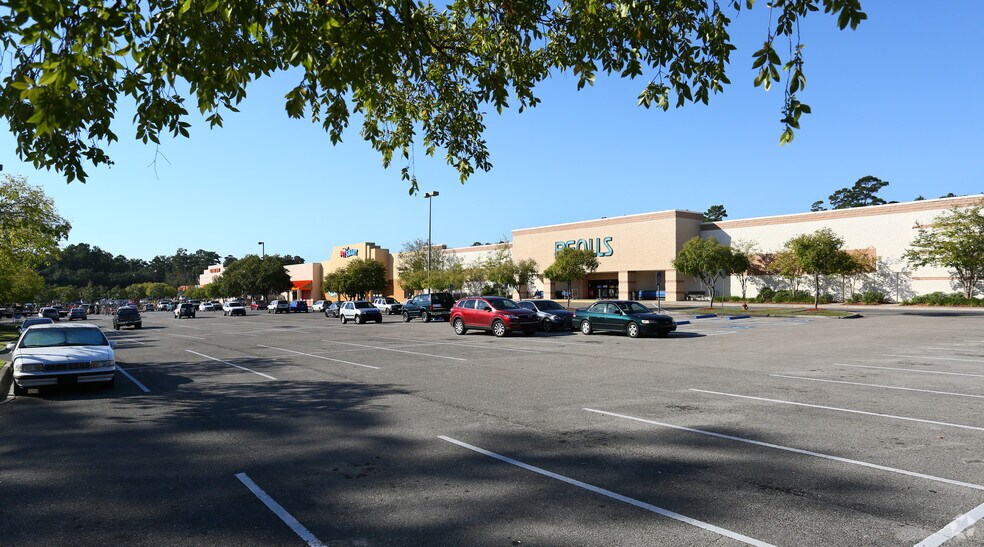 More Photos Of 3240 Capital Cir NE, Tallahassee General Retail For Lease