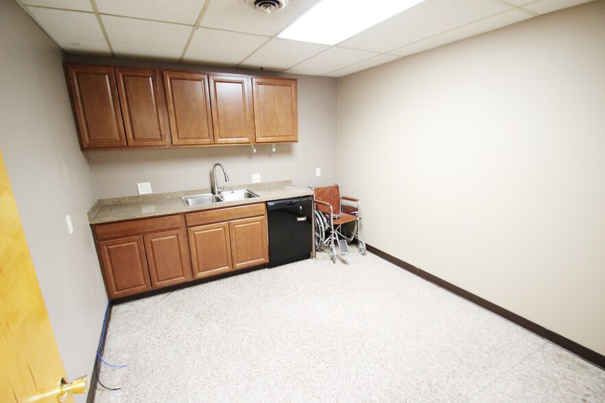 More Photos Of 223 N Main St, Rittman Office For Lease