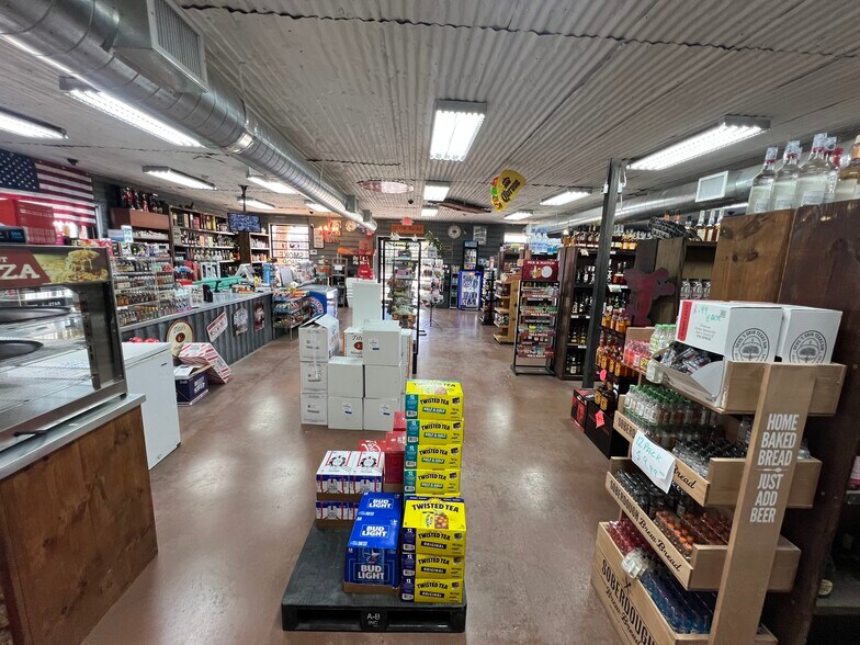 More Photos Of 1061 Cypress St, Roscoe Storefront For Sale