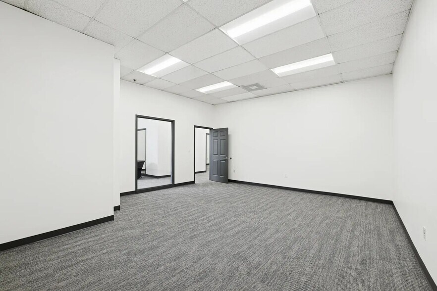 More Photos Of 1665 Lakes Pky, Lawrenceville Distribution For Lease
