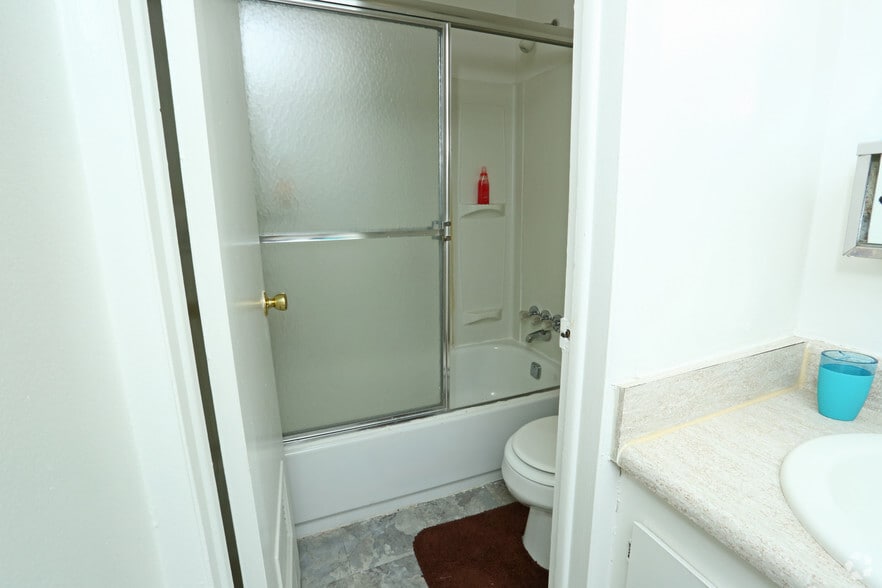 More Photos Of 831 Green Rd, Ypsilanti Apartments For Sale