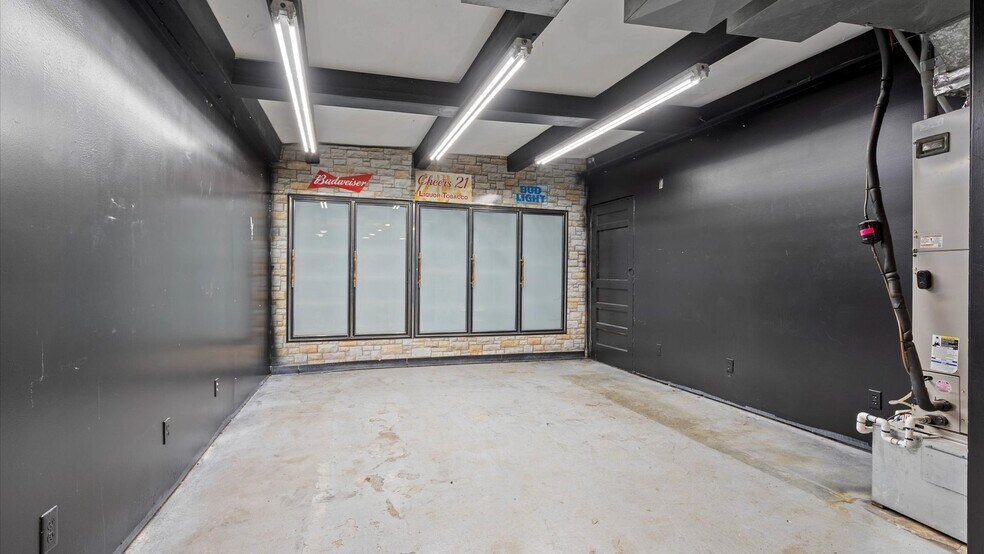 More Photos Of 13101-13109 E Blue Pky, Kansas City Freestanding For Sale