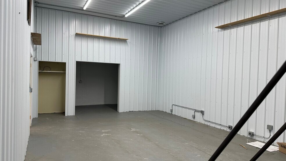 More Photos Of 7955 Euclid Chardon Rd, Kirtland Manufacturing For Sale