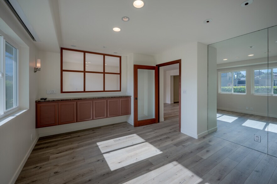 More Photos Of 829 2nd St, Encinitas Office For Lease