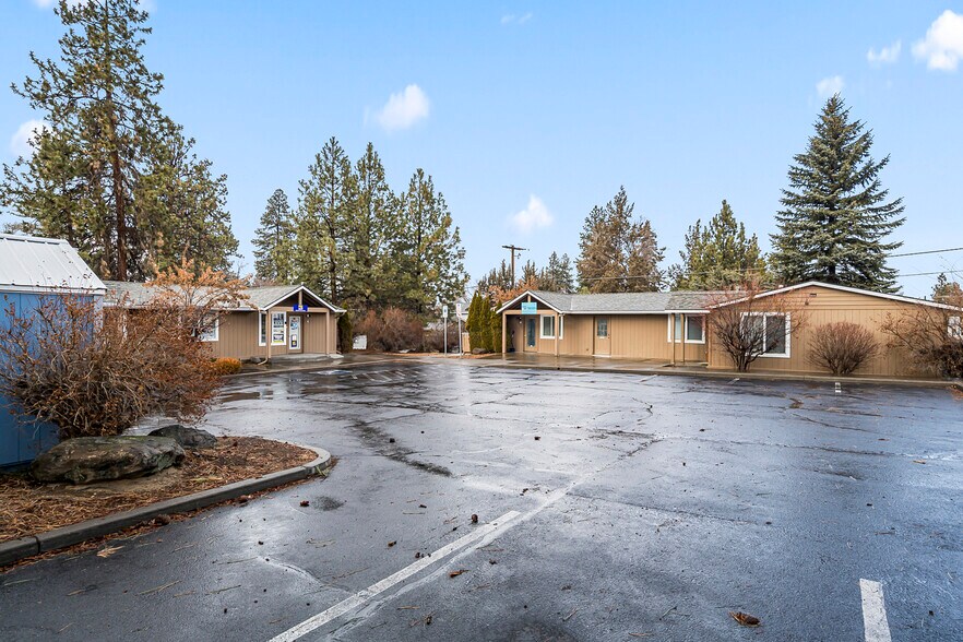More Photos Of 909-925 SE 2nd St, Bnd, Bend Office For Lease