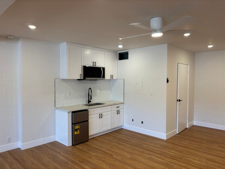 More Photos Of 2810-2832 Canon St, San Diego General Retail For Lease