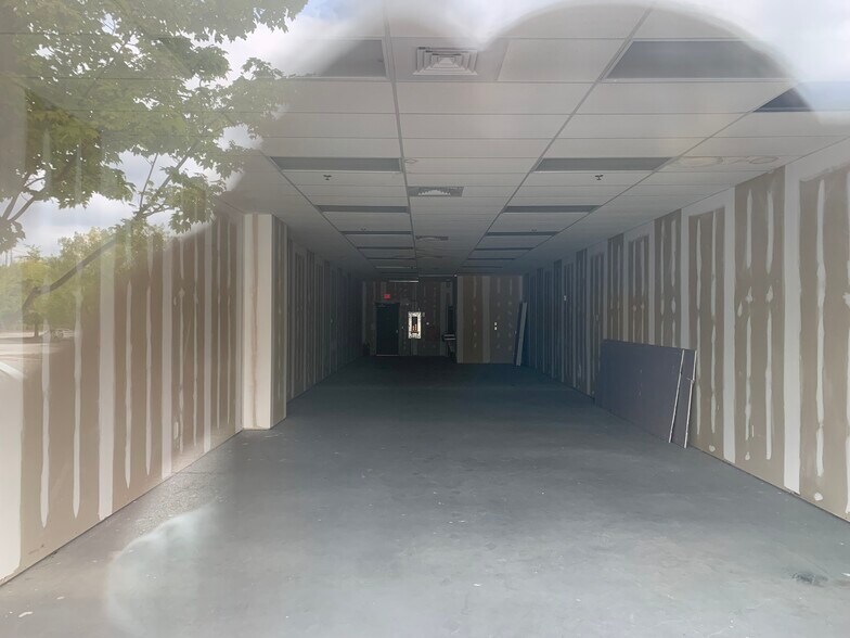 More Photos Of 145 Holt Garrison Pky, Danville Unknown For Lease