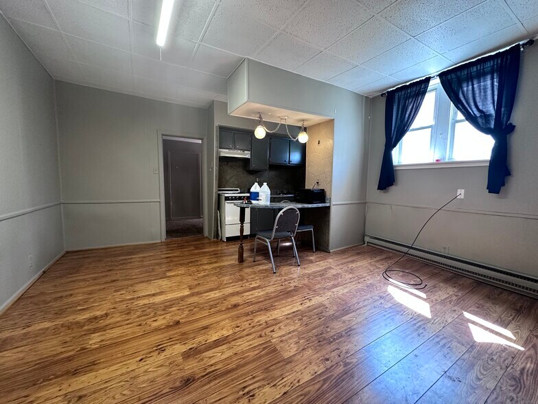 More Photos Of 116 1/2 E Church St, Alexandria Apartments For Sale