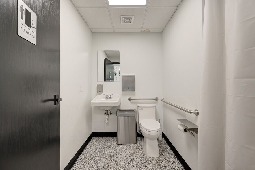 More Photos Of 501 E Britton Rd, Oklahoma City Auto Dealership For Lease