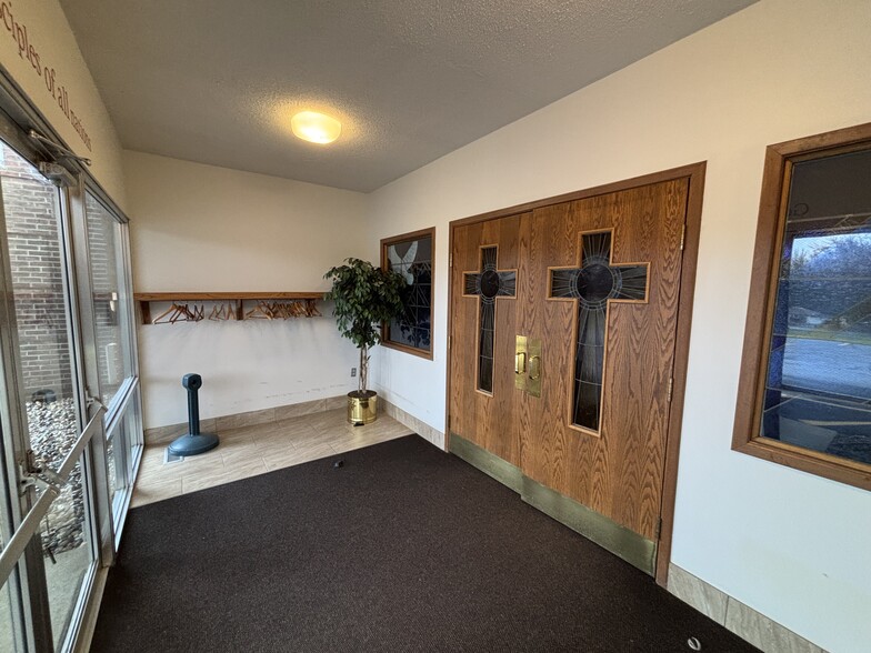More Photos Of 961 E Maple St, Holly Religious Facility For Sale