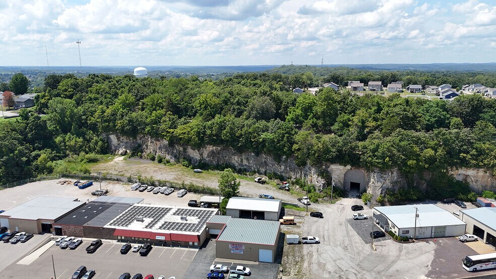 More Photos Of 20 Cave Industrial dr, Crystal City Industrial For Lease