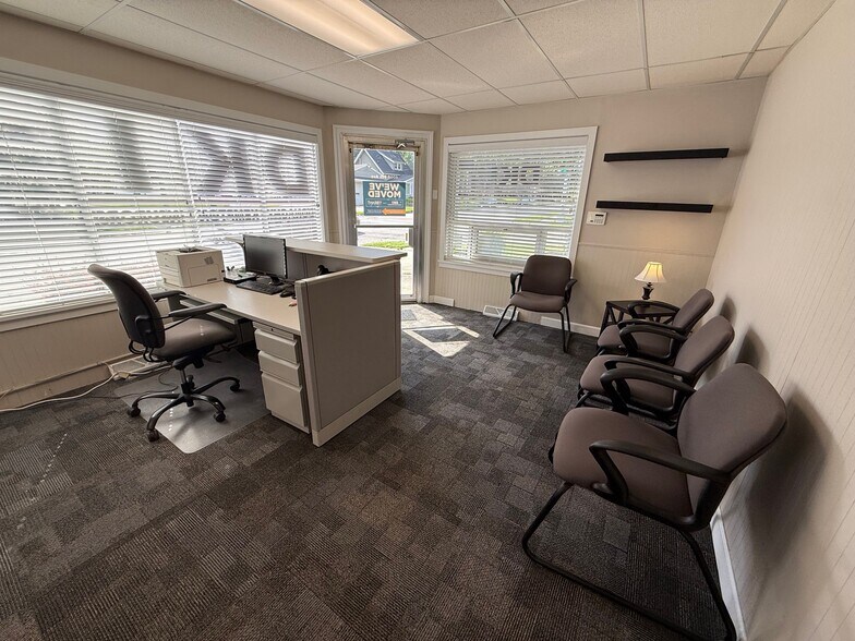 More Photos Of 609 E Madison Ave, Des Moines Office For Lease