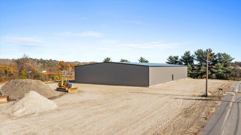 More Photos Of 15 Technology Dr, Auburn Warehouse For Lease