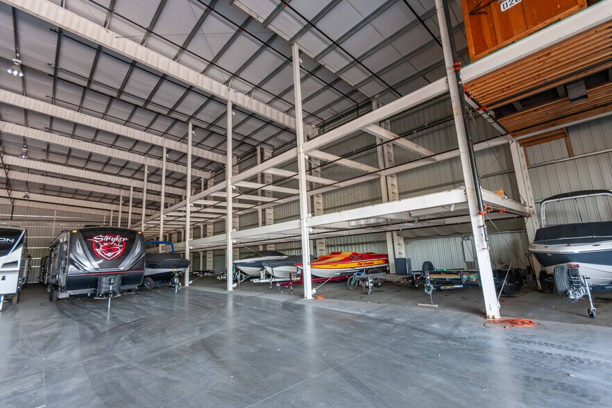 More Photos Of 4700 Marketplace Dr, Johnstown Warehouse For Lease