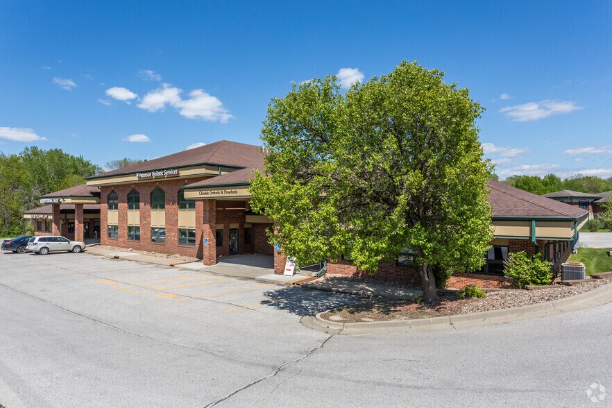 More Photos Of 3001 86th St, Urbandale Medical For Lease