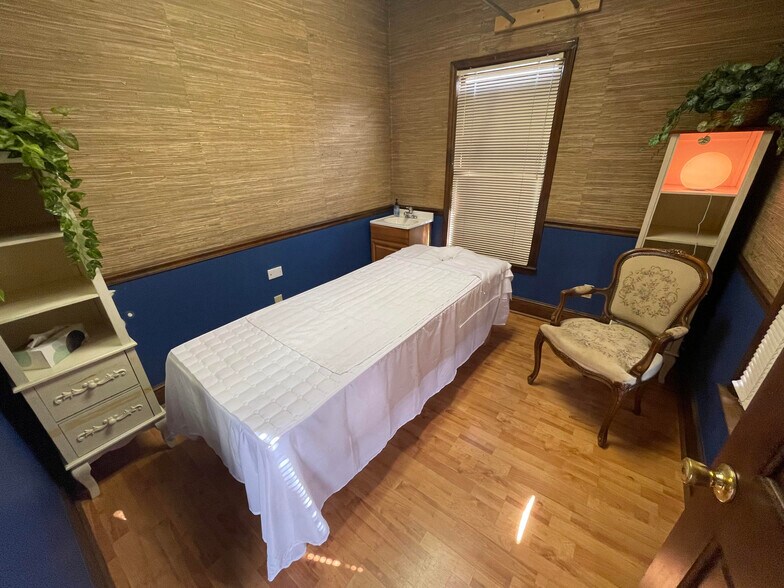 More Photos Of 5808 Monroe Rd, Charlotte Office For Sale