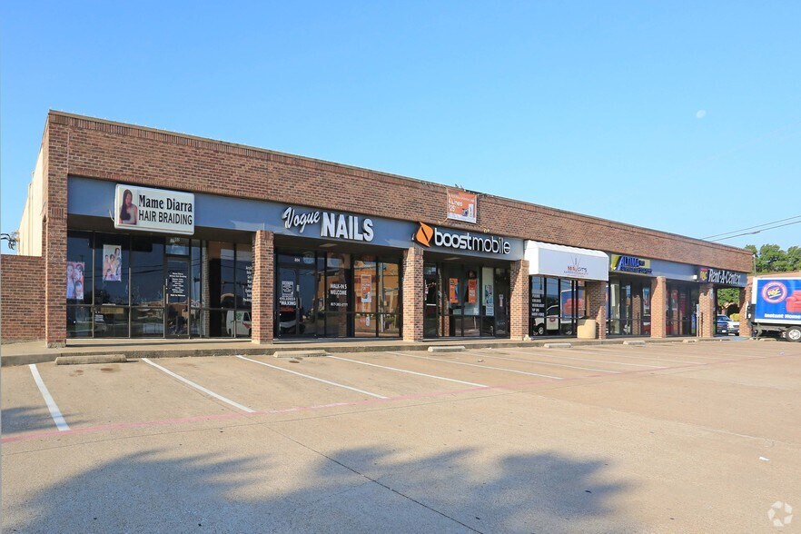 Primary Photo Of 802-822 W Arkansas Ln, Arlington Unknown For Lease