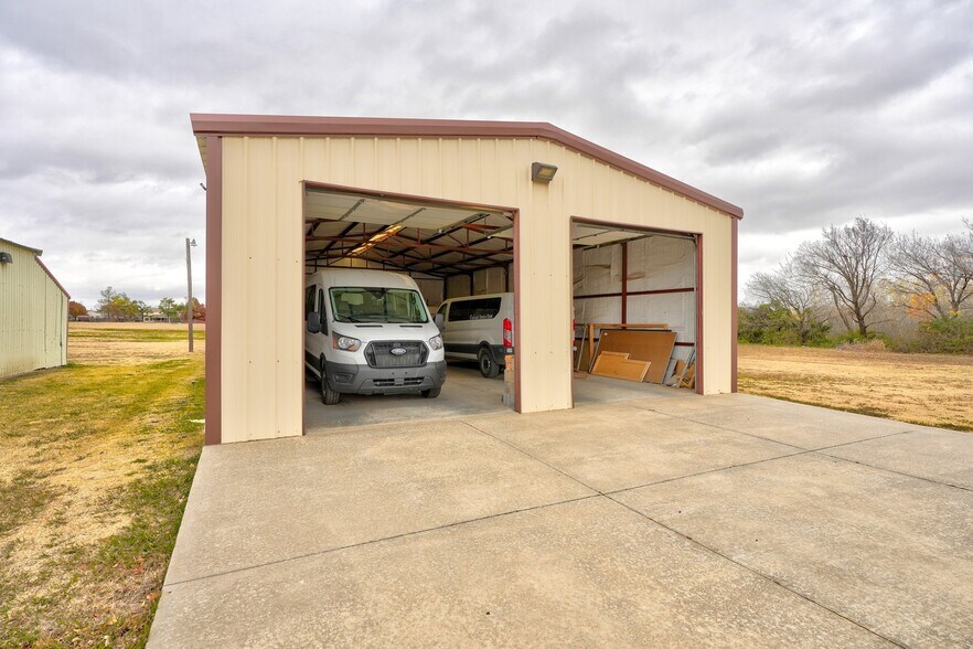 More Photos Of 1111 SW 89th St, Oklahoma City Specialty For Sale