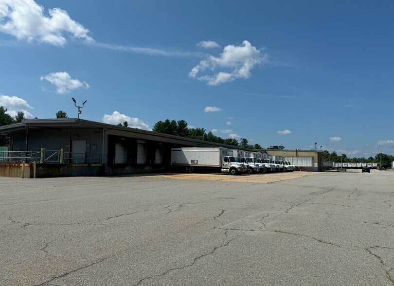 More Photos Of 28 Sterling Rd, Billerica Truck Terminal For Lease