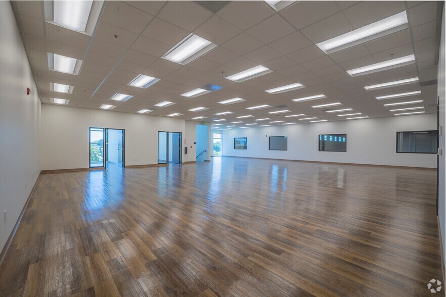 More Photos Of 2380 Williams St, San Leandro Warehouse For Lease