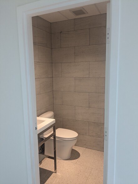 More Photos Of 1936 N Druid Hills Rd NE, Atlanta Medical For Lease