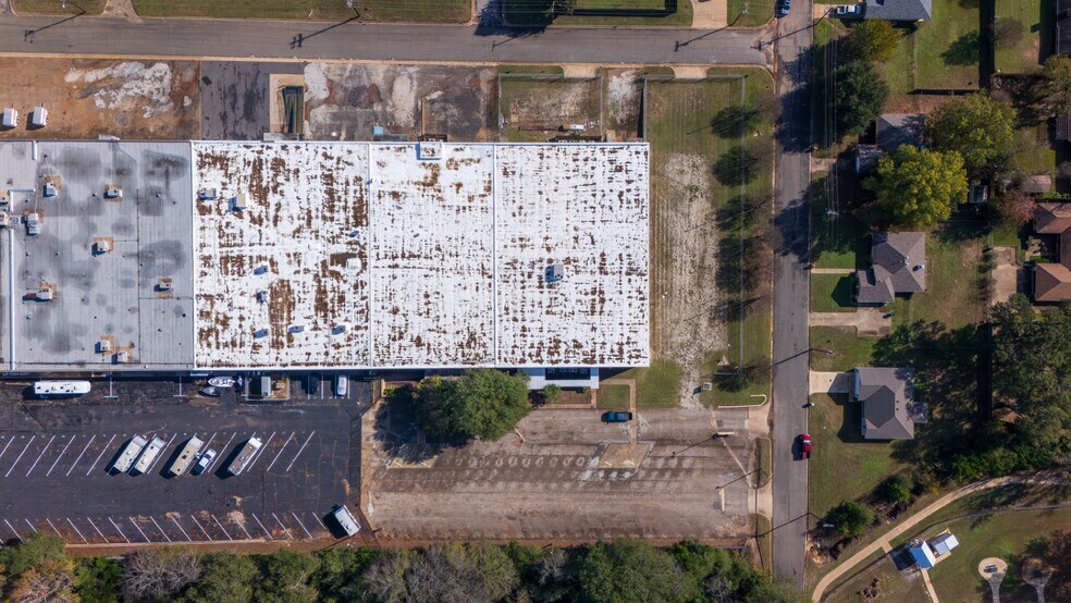 More Photos Of 806 Willowcreek Dr, Jacksonville Warehouse For Lease