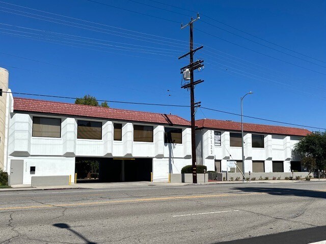 More Photos Of 23123-23129 Ventura Blvd, Woodland Hills Office For Lease