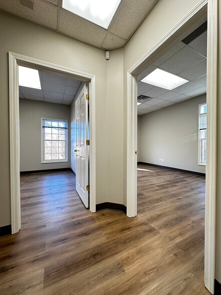 More Photos Of 406 Blankenbaker Pky, Louisville Office For Sale