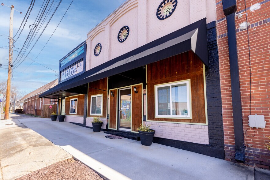 More Photos Of 29 S Carolina St, Hartwell Hotel For Sale