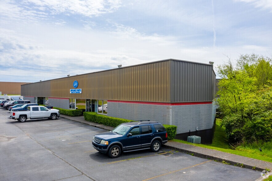 More Photos Of 2601-2623 Cruzen St, Nashville Industrial For Lease