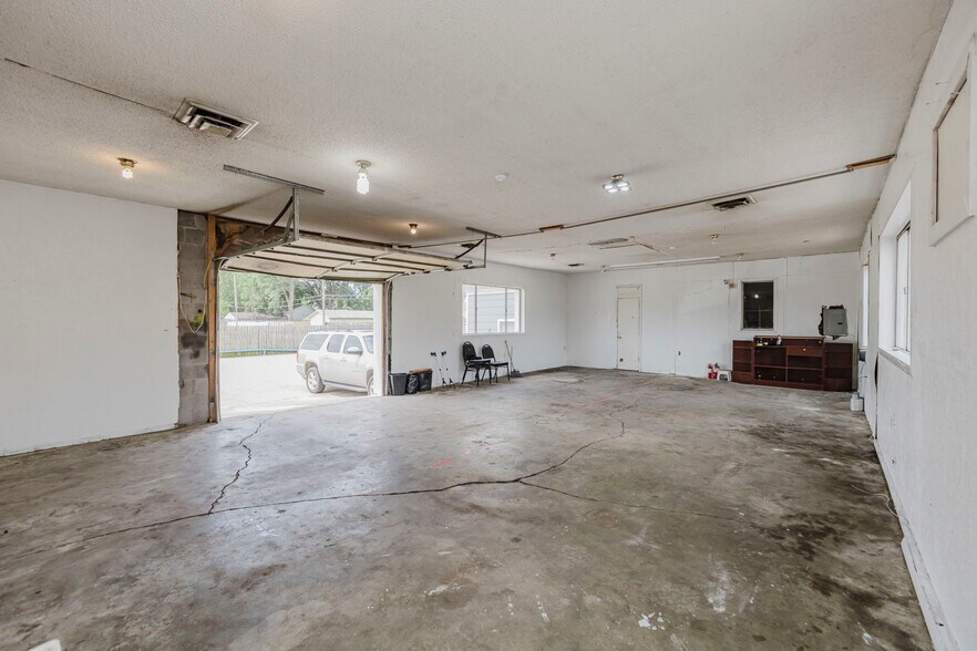 More Photos Of 2013 S Broadway St, Wichita Auto Dealership For Sale