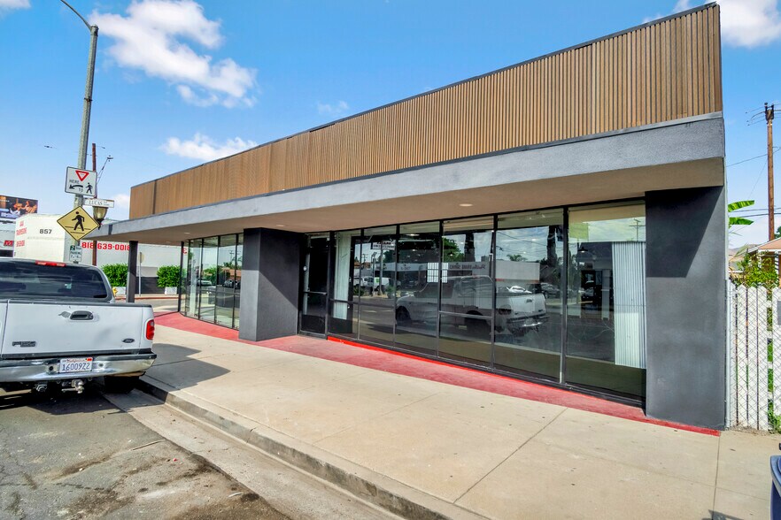 More Photos Of 901 N Maclay Ave, San Fernando Freestanding For Lease