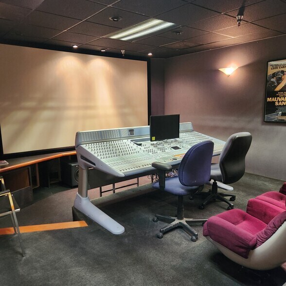 More Photos Of 120 S Victory Blvd, Burbank Loft Creative Space For Lease