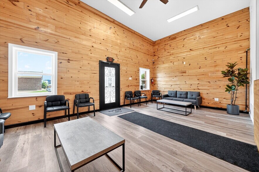 More Photos Of 201 N Bois D Arc St, Forney Storefront For Sale