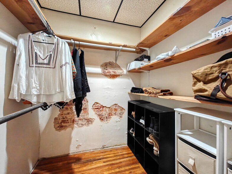 More Photos Of 121 N Poplar St, Paris Storefront Retail Residential For Sale