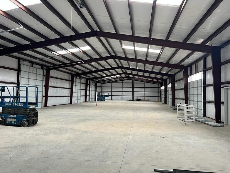 More Photos Of 1033 Sales Dr, Waxahachie General Retail For Lease