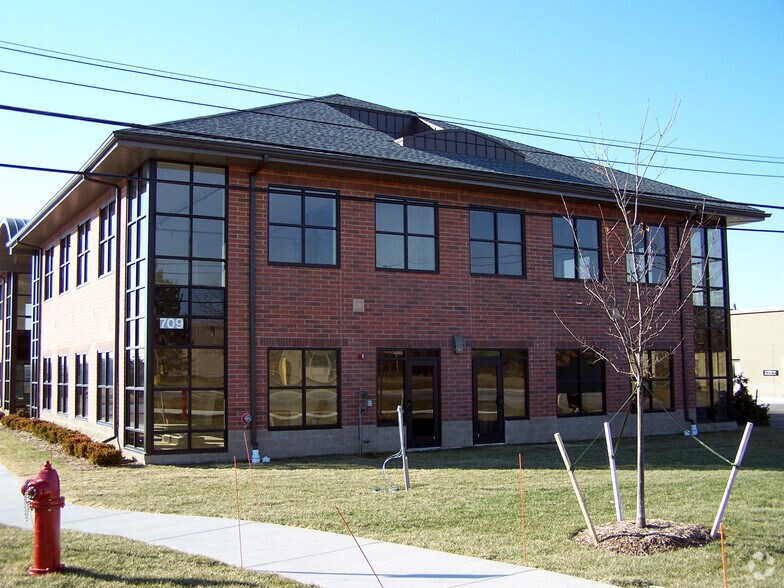 More Photos Of 709 W Ellsworth Rd, Ann Arbor Office For Lease