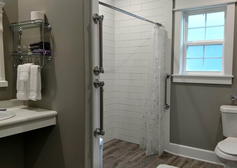 More Photos Of 100 E Washington St, Mountain View Hospitality For Sale