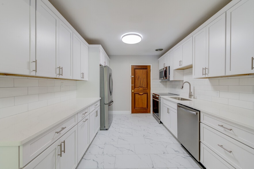 More Photos Of 8166 Whitburn Dr, Clayton Apartments For Sale