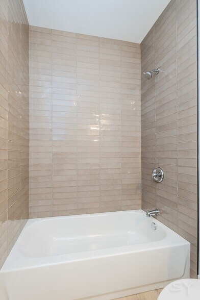 More Photos Of 6050 Eberhart ave, Chicago Apartments For Sale