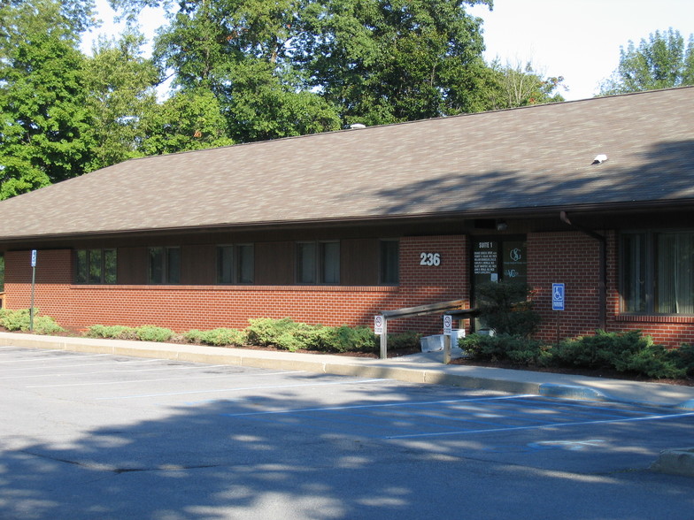 Primary Photo Of 236 Crystal Run Rd, Middletown Medical For Lease