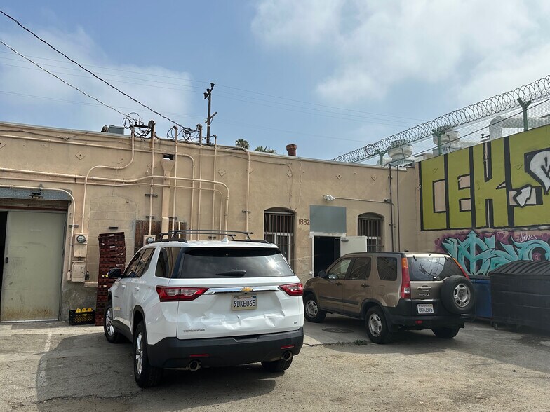 More Photos Of 1882-1890 W Washington Blvd, Los Angeles Storefront Retail Office For Sale
