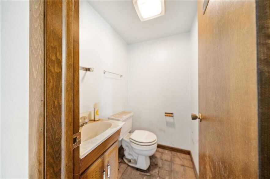 More Photos Of 600 Scene Ridge Rd, Mckeesport Light Manufacturing For Sale