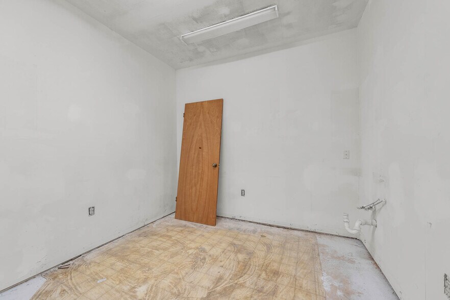 More Photos Of 2306 Lee Rd, Winter Park Medical For Lease