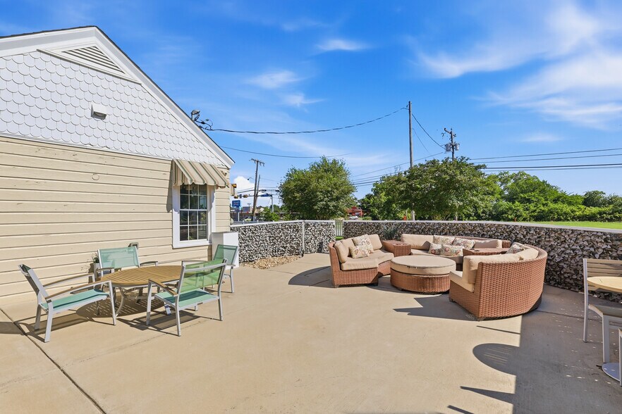 More Photos Of 3501 Denton Hwy, Haltom City Office For Lease