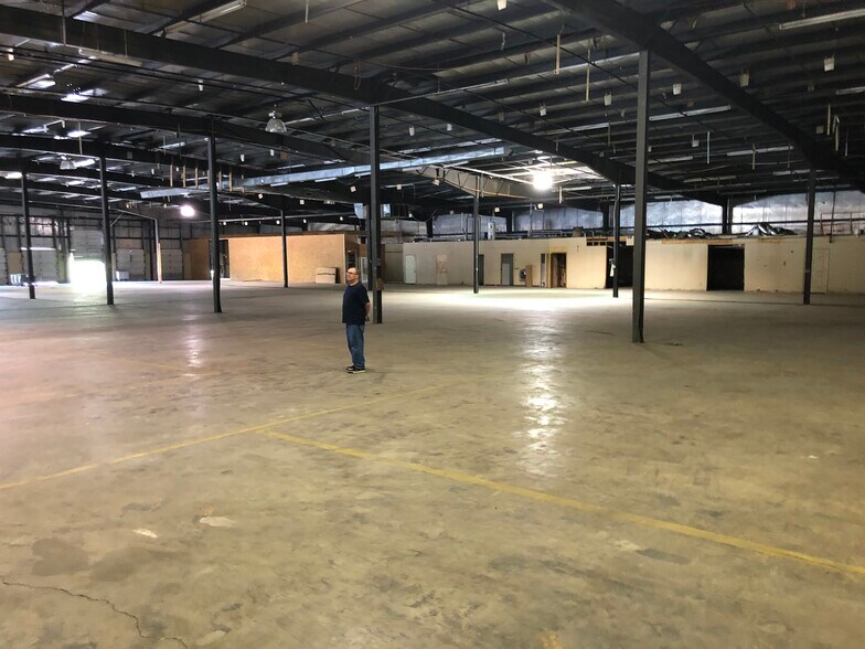 More Photos Of 1437 Blowing Rock Blvd, Lenoir Warehouse For Sale