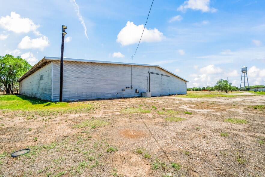 More Photos Of 901 Underwood Street, Littlefield Warehouse For Sale
