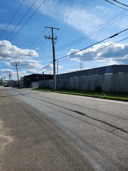 More Photos Of 13507 Auburn St, Detroit Truck Terminal For Lease
