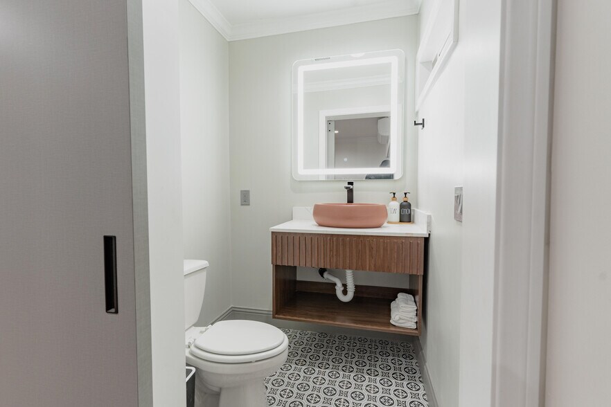 More Photos Of 1107 N Broadway, Santa Maria Hotel For Sale